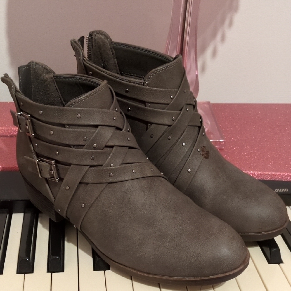 Women's Gray Ankle Boots